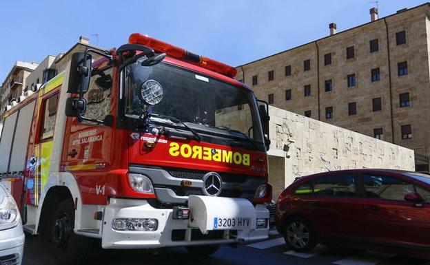 El colectivo de bomberos profesionales critica que de cada cuatro parques solo uno es profesional