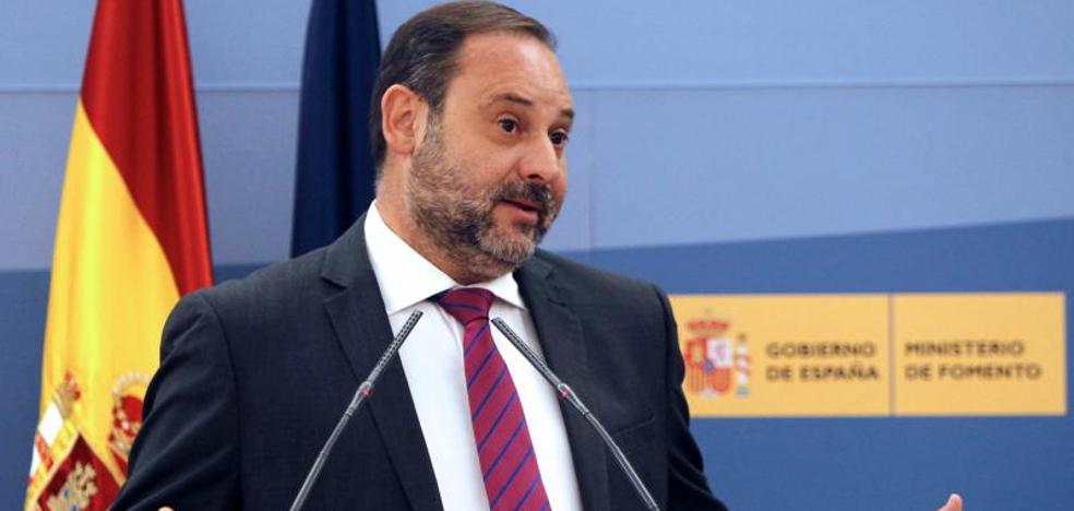 Ábalos: «Que haya políticos presos no ayuda a normalizar la situación»