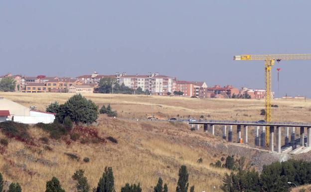 Las obras de la SG-20 obligarán a retirar 17.200 metros cúbicos de basura de un antiguo vertedero