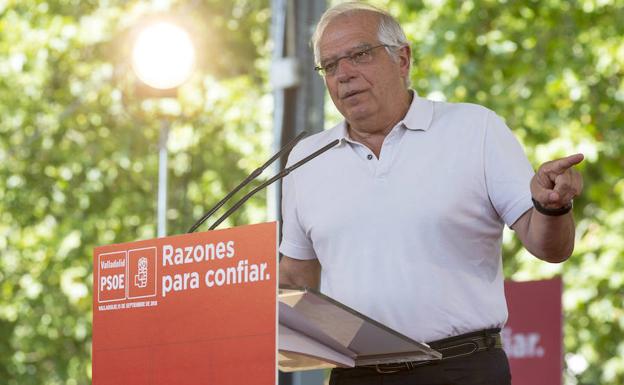 Borrell critica en Valladolid el «todo vale» en las «calumnias» a Sánchez por su tesis