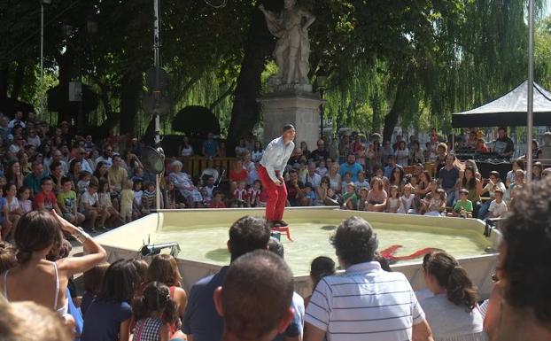 EnClave de Calle vuelve a cosechar éxitos, con el circo y las marionetas holográficas como estrellas protagonistas