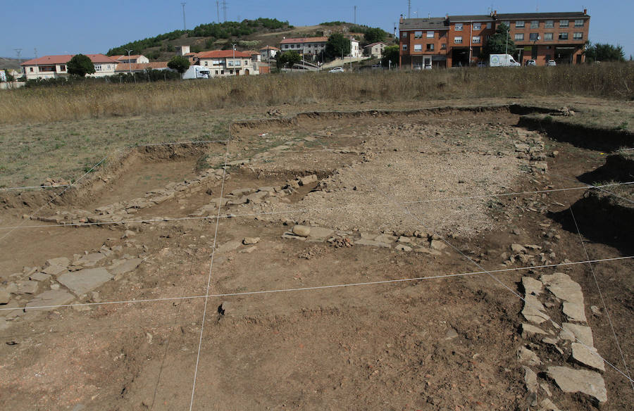 Hallan un mosaico romano en el yacimiento de Huerta Varona de Aguilar