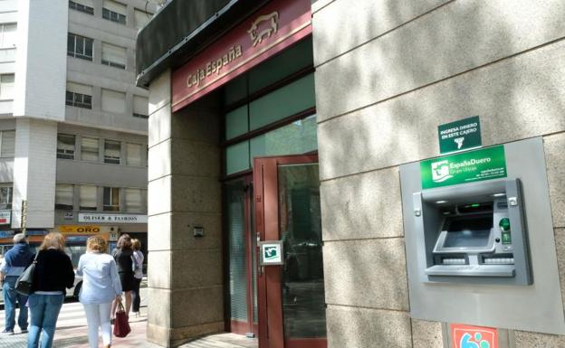 Las antiguas cajas conservan el liderazgo financiero en Castilla y León... por los pelos