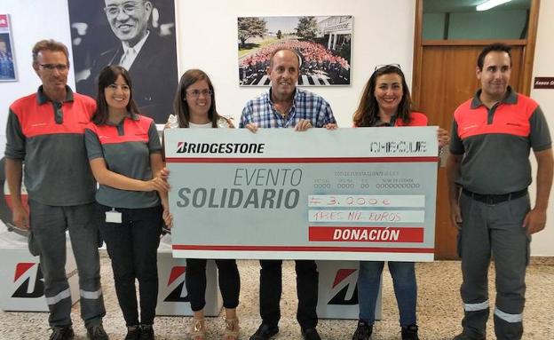 La Sociedad de Misiones Africanas recibe 3.000 euros de la 'IX Bicicletada Bridgestone'