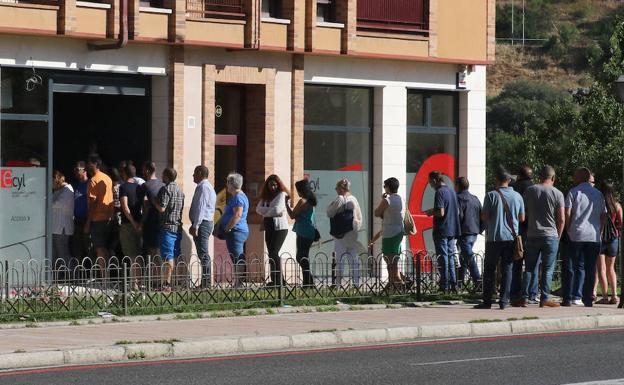 El desempleo crece en septiembre y deja 142.590 parados en Castilla y León