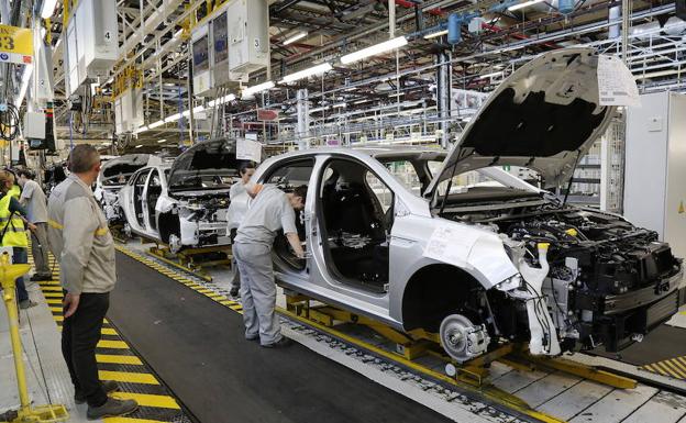 Las factorías de Valladolid y Palencia fabricarán los híbridos de Captur y Megane a partir de 2020