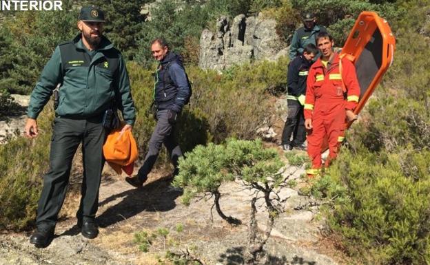 Rescatan a una senderista herida en el paraje de Las Calderas de Palacios de la Sierra