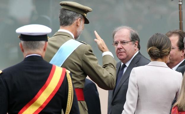 Herrera y Clemente representan a Castilla y León en el Homenaje a la Bandera Nacional y al Desfile Militar en Madrid