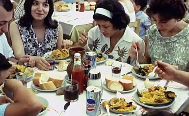 Paella, sangría y olé, marca España desde 1964