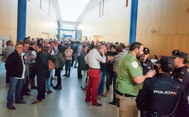 200 veterinarios se encierran en Valladolid al ver en peligro su continuidad en la administración sanitaria