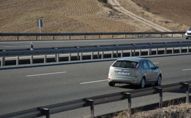 Fomento formaliza contratos de conservación y explotación de carreteras en Burgos por valor de 11,1 millones