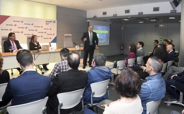 Expertos explican los retos digitales a los que se enfrentan las empresas en una jornada sobre Big Data