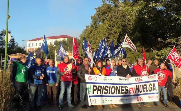 Los sindicatos denuncian que en el centro penitenciario de Burgos falta el 50% de la plantilla