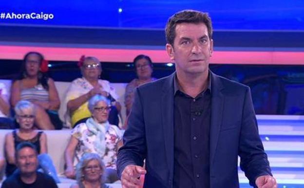 Arturo Valls, sorprendido ante un grave error de una concursante de'¡Ahora caigo!'