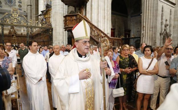 Una grabación destapa que el obispo de Salamanca ofreció dinero a una víctima de abuso por parte de un sacerdote