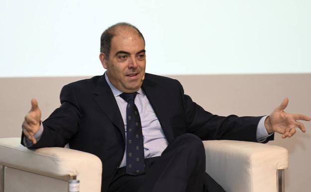 Lorenzo Amor apoya la subida del salario mínimo pero no el aumento de un 22,3% en un año