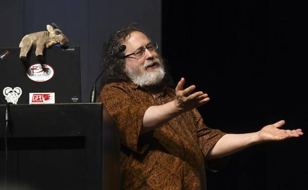 Stallman alerta de los problemas del software privativo en el III Foro de la Cultura de Burgos