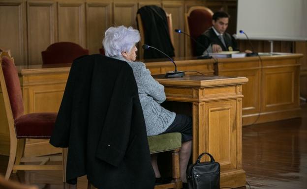 Piden ocho meses de cárcel o una multa de 1.350 euros a la hija del general Yagüe por desobediencia