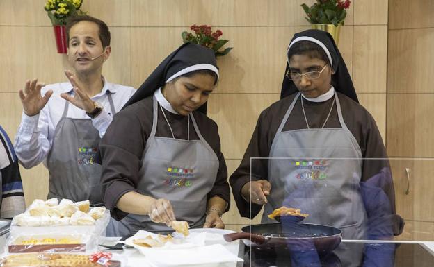 Dos monjas de Castilla y León sorprenden con su cocina en directo en Gastrónoma de Valencia