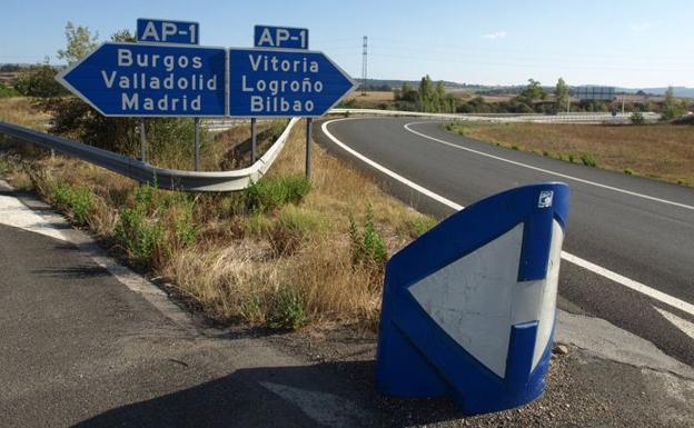 Ábalos asegura que la AP-1 será gratuita y el modelo a seguir en otras autopistas