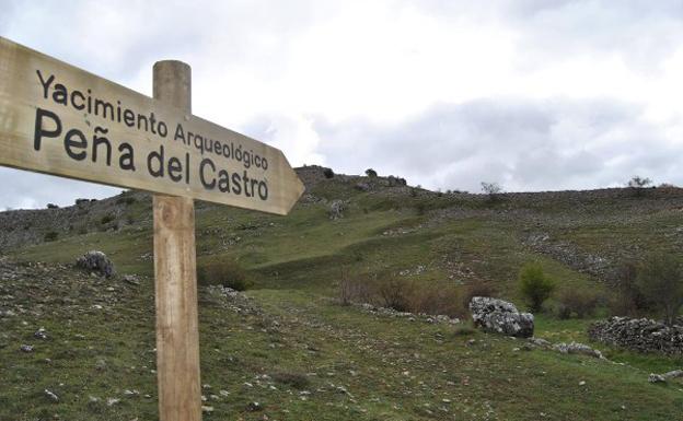 Conferencia sobre el 'Recinto prerromano de la Peña del Castro' por Fernando Muñoz