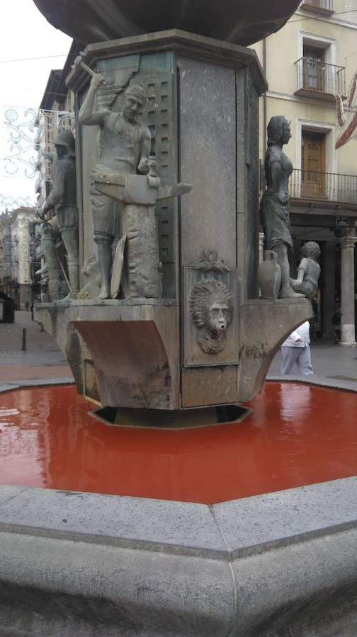 Tiñen el agua de cinco fuentes de Valladolid