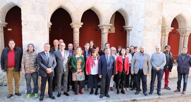 El curso de formación 'Arte en madera' restaura piezas de tres iglesias provinciales