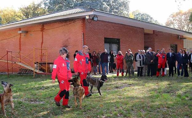 La unidad canina de salvamento del GREM es una referencia internacional