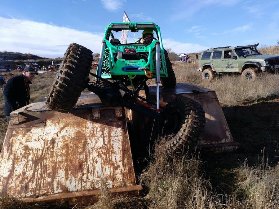 Cerca de 600 personas acuden a Cardeñadijo para disfrutar de las habilidades de los vehículos 4x4