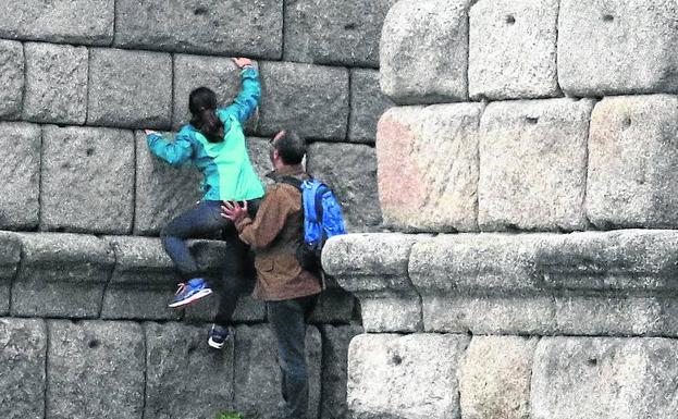 Subirse al Acueducto, una broma pesada