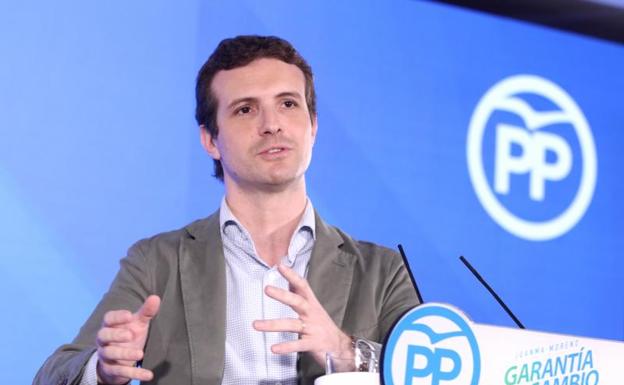 Casado da por zanjada la polémica por el 'whatsapp' de Cosidó