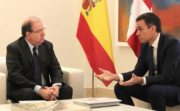 Herrera sale «satisfecho» de su reunión con Sánchez, excepto en la financiación autonómica