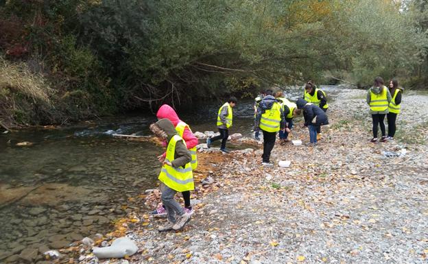 Un total de 329 escolares colaboran en la conservación de la Cuenca Hidrográfica del Ebro