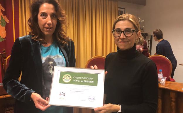 Aranda recibe el distintivo de ciudad solidaria con el Alzheimer