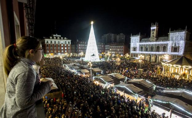 El encendido de las luces marca el comienzo de la Navidad en Valladolid