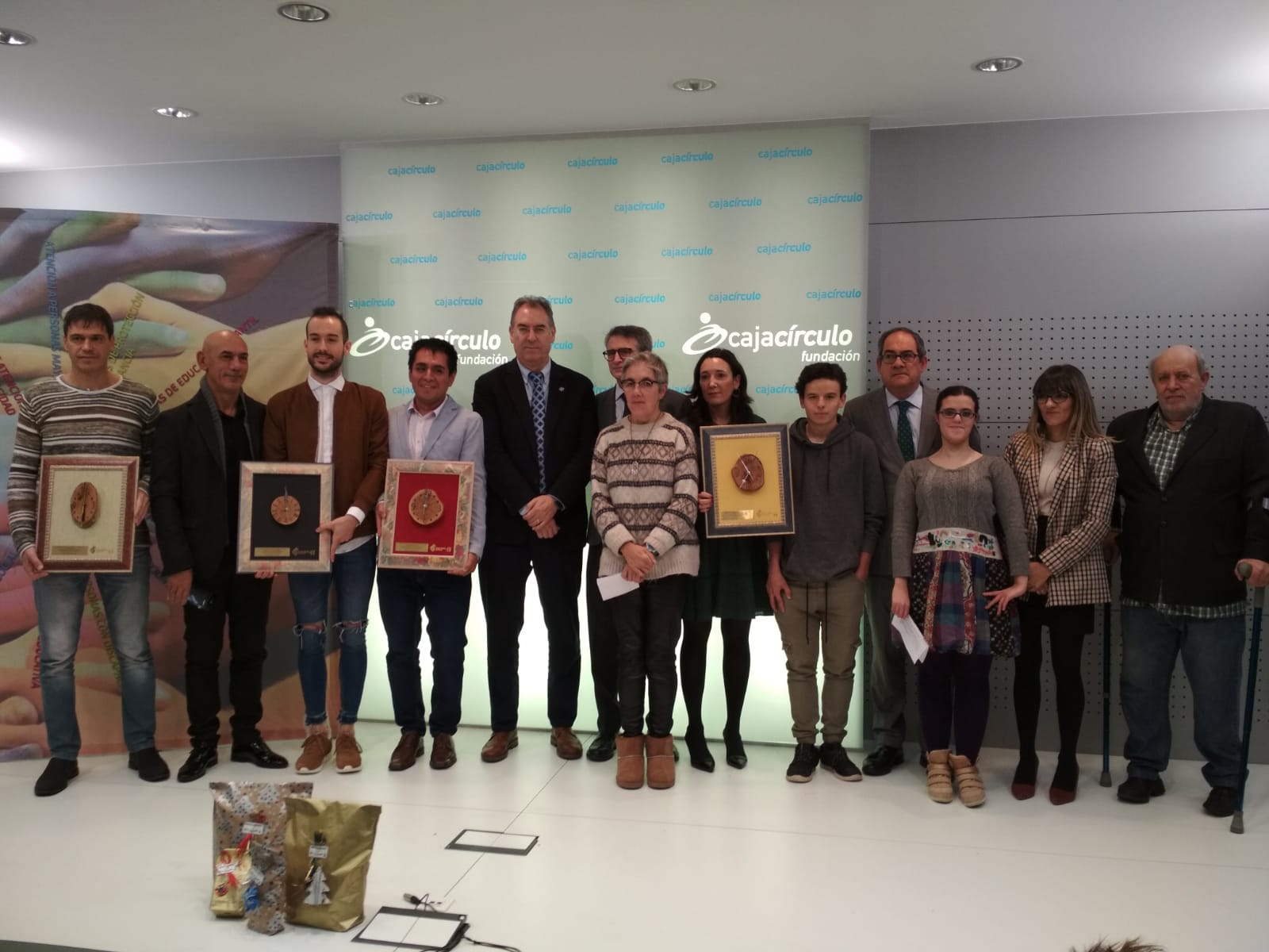 La exposición 'En Servicios Sociales todas las personas pintamos mucho' y la entrega de de premios del 'Día Internacional de las Personas con Discapacidad, en imágenes