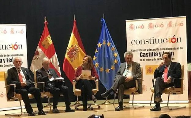 Los expresidentes de Castilla y León defienden el actual modelo de las autonomías