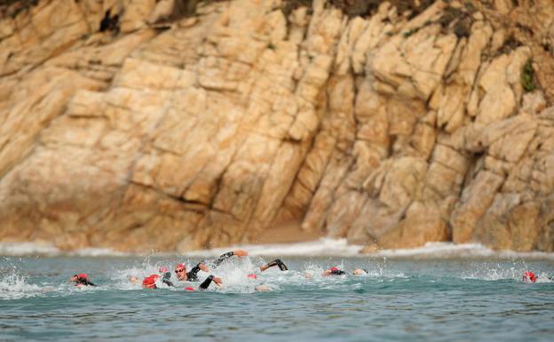 Muere una triatleta tras ser herida por las helices de un bote salvavidas durante una prueba de Brasil