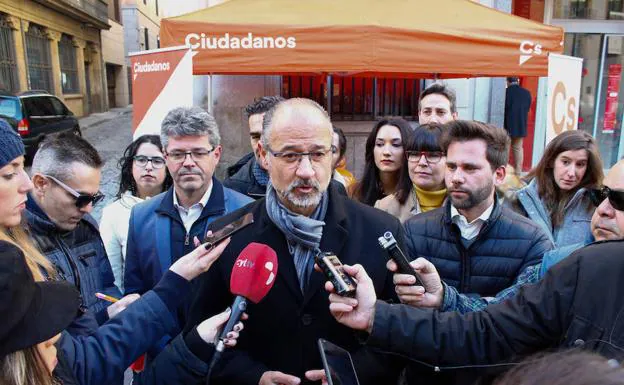 Fuentes afirma que la «fuga» de Mañueco ha dinamitado el pacto de investidura con Cs en Salamanca
