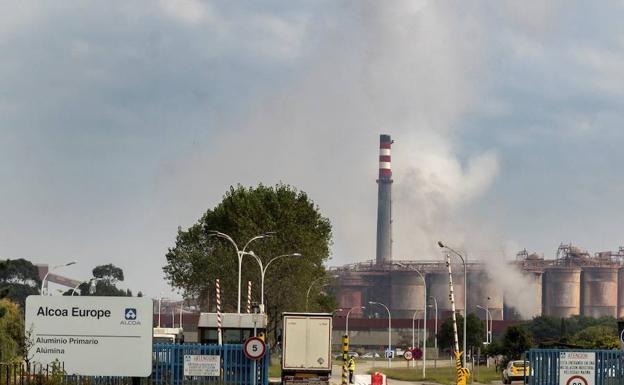 El Gobierno trata de evitar la fuga de industrias con una rebaja en el coste de su electricidad