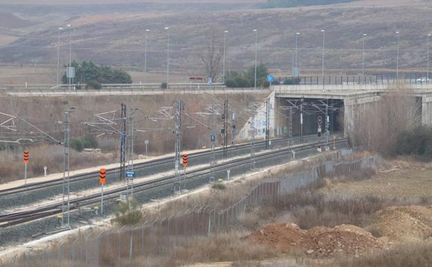 Un sobrecoste de cifra incierta: el incauto convenio del desvío ferroviario