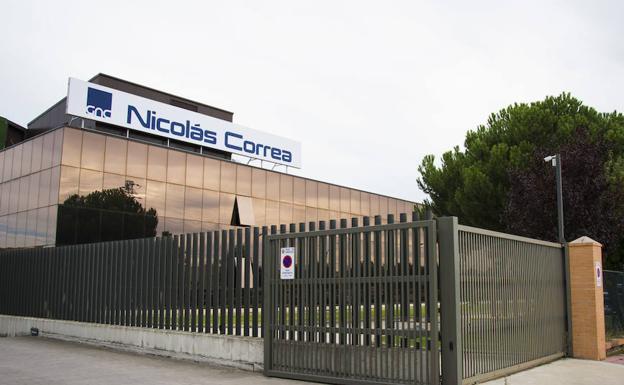Nicolás Correa firma la venta de la planta de Icíar por cinco millones de euros