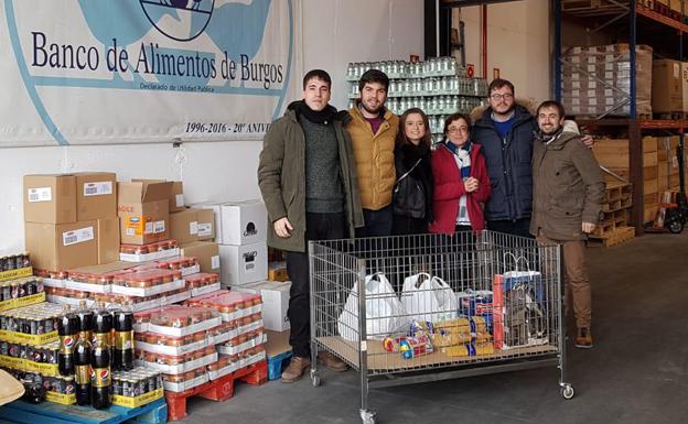 Jóvenes Ciudadanos entrega a Cruz Roja y Banco de Alimentos de Burgos los juguetes y alimentos recogidos en la campaña navideña