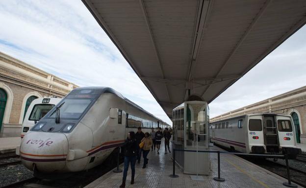 Fomento desinfla la huelga en el tren de este viernes, que solo será secundada por CGT