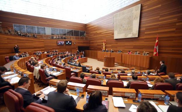 El atasco en las Cortes de Castilla y León roza ya los 2.000 asuntos pendientes