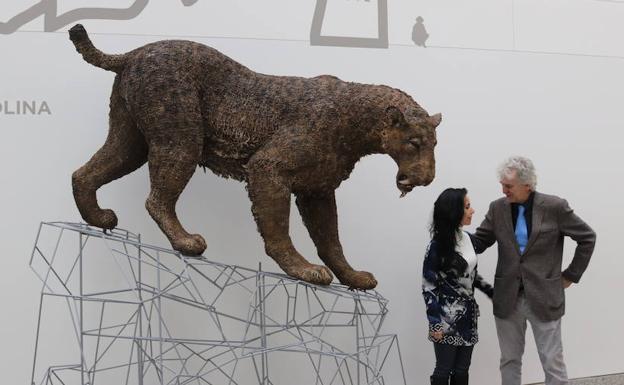 El MEH estrena una escultura a escala natural de un tigre dientes de sable