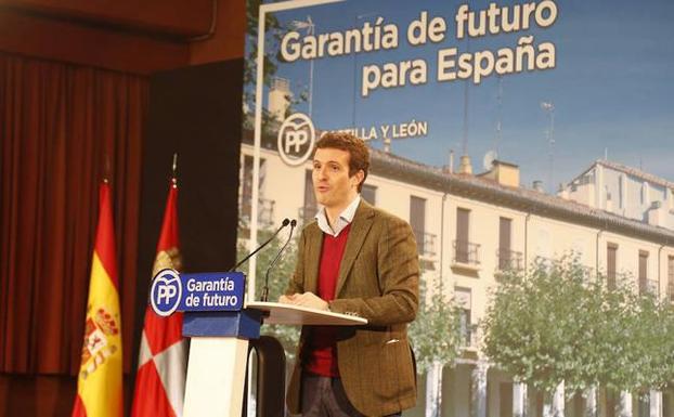 Casado presenta a los candidatos del PP a las alcaldías con polémica de última hora en Ávila y Segovia