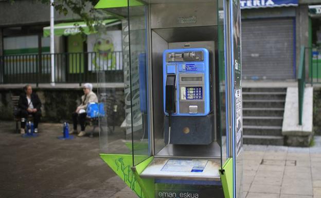 El Gobierno indulta a las cabinas telefónicas