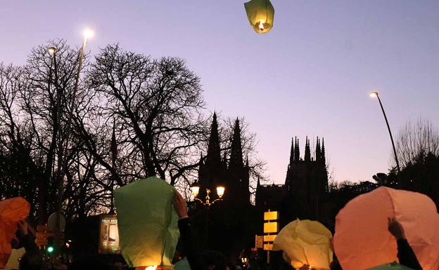 Miles de própositos solidarios surcan el cielo burgalés