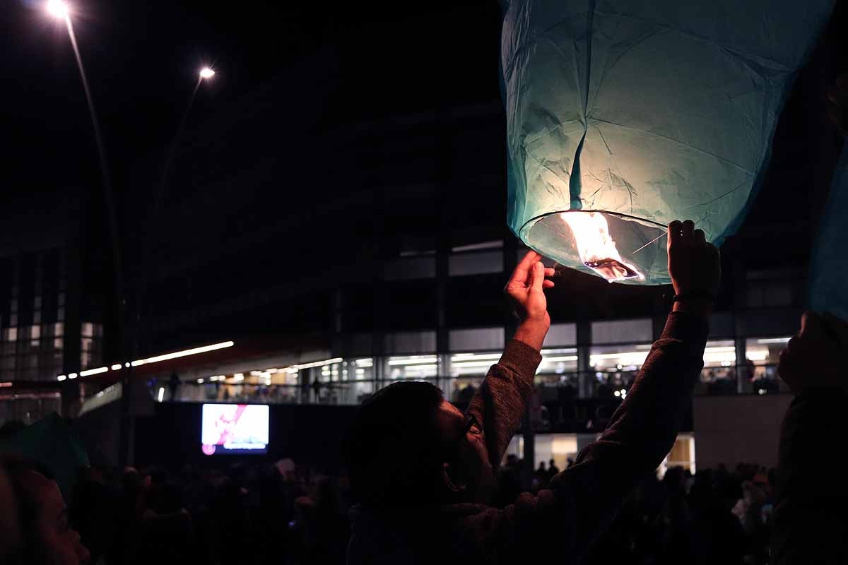 Miles de própositos solidarios surcan el cielo burgalés